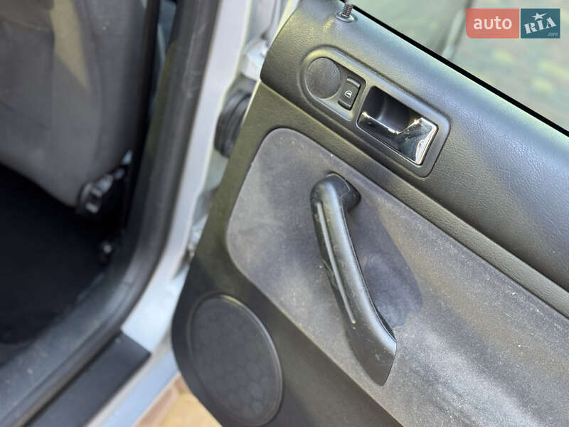 Хетчбек Volkswagen Golf 2001 в Вінниці