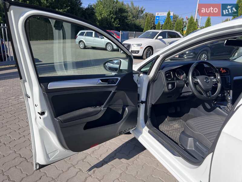 Універсал Volkswagen Golf 2014 в Нововолинську