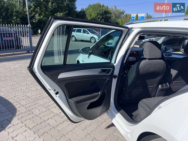 Універсал Volkswagen Golf 2014 в Нововолинську