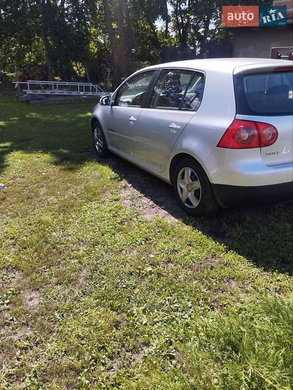 Хетчбек Volkswagen Golf 2004 в Згурівці