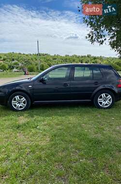 Хэтчбек Volkswagen Golf 2002 в Вознесенске