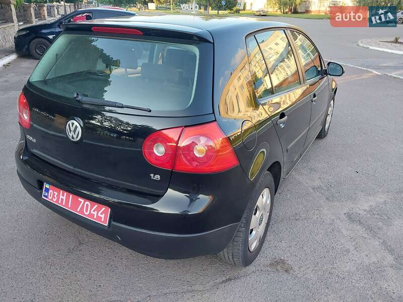 Хетчбек Volkswagen Golf 2005 в Сумах