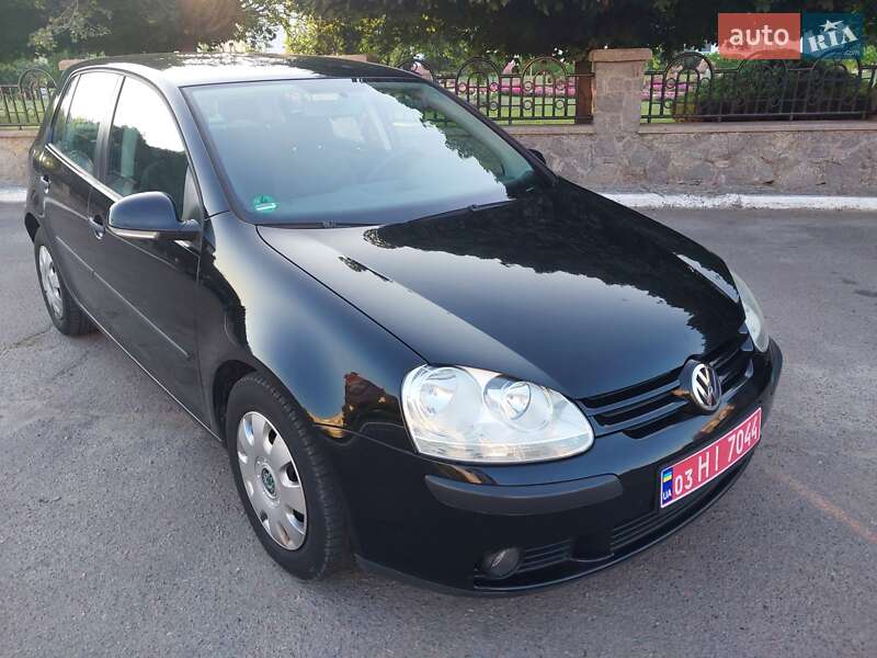 Хетчбек Volkswagen Golf 2005 в Сумах