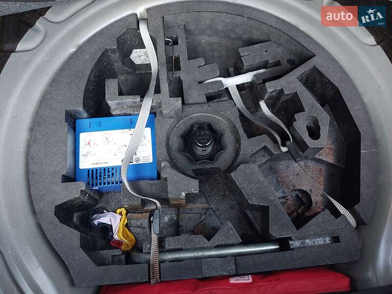 Хетчбек Volkswagen Golf 2005 в Сумах