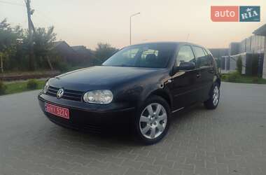 Хэтчбек Volkswagen Golf 2003 в Сарнах