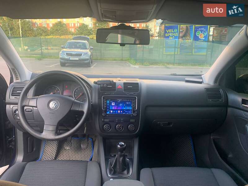 Хэтчбек Volkswagen Golf 2005 в Киеве