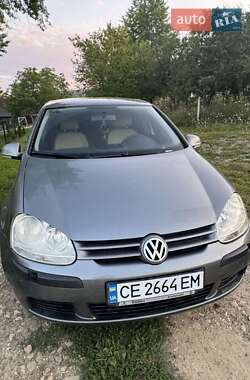 Хэтчбек Volkswagen Golf 2004 в Черновцах