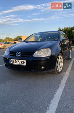 Хетчбек Volkswagen Golf 2004 в Рівному