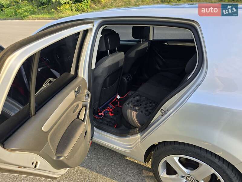 Хетчбек Volkswagen Golf 2009 в Дніпрі