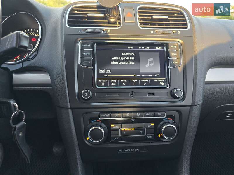 Хетчбек Volkswagen Golf 2009 в Дніпрі