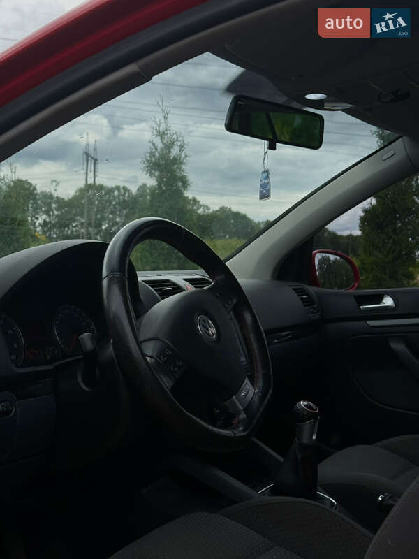 Хетчбек Volkswagen Golf 2007 в Рівному