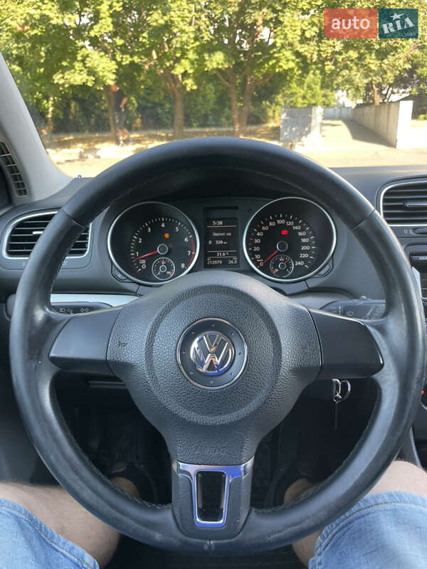 Хэтчбек Volkswagen Golf 2010 в Одессе