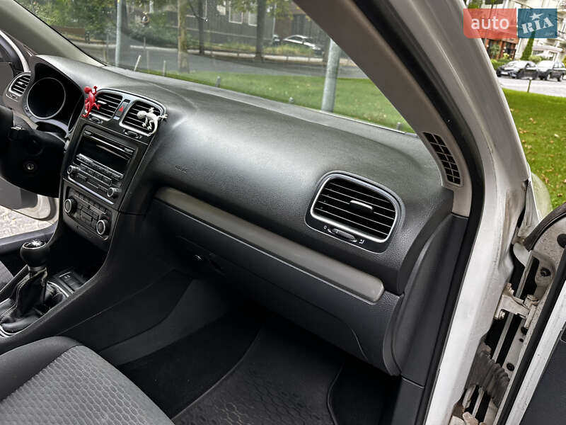 Универсал Volkswagen Golf 2011 в Днепре