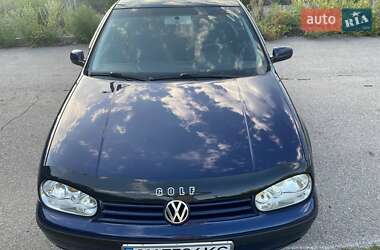 Хэтчбек Volkswagen Golf 2002 в Харькове