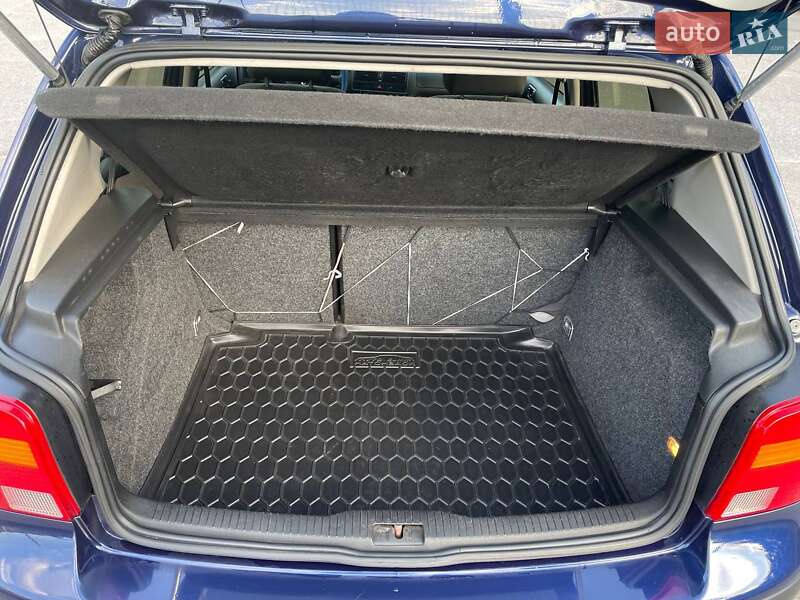 Хетчбек Volkswagen Golf 2002 в Харкові