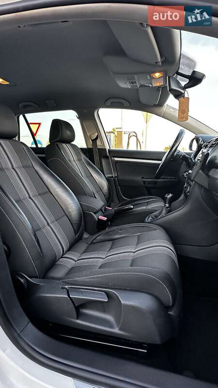 Універсал Volkswagen Golf 2012 в Ржавинцях