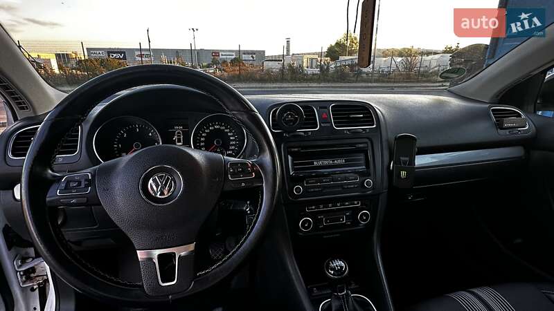 Універсал Volkswagen Golf 2012 в Ржавинцях
