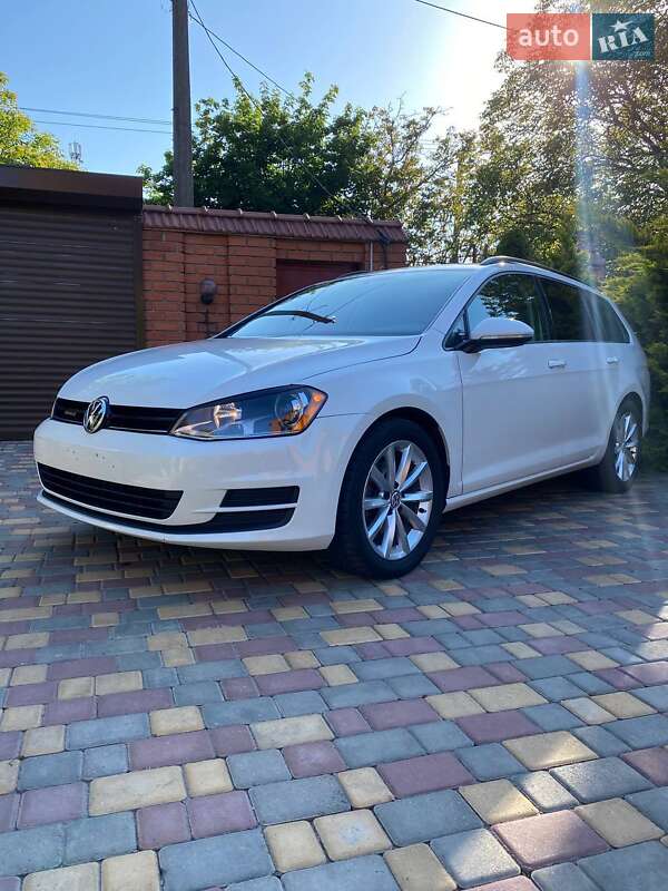 Універсал Volkswagen Golf 2016 в Одесі