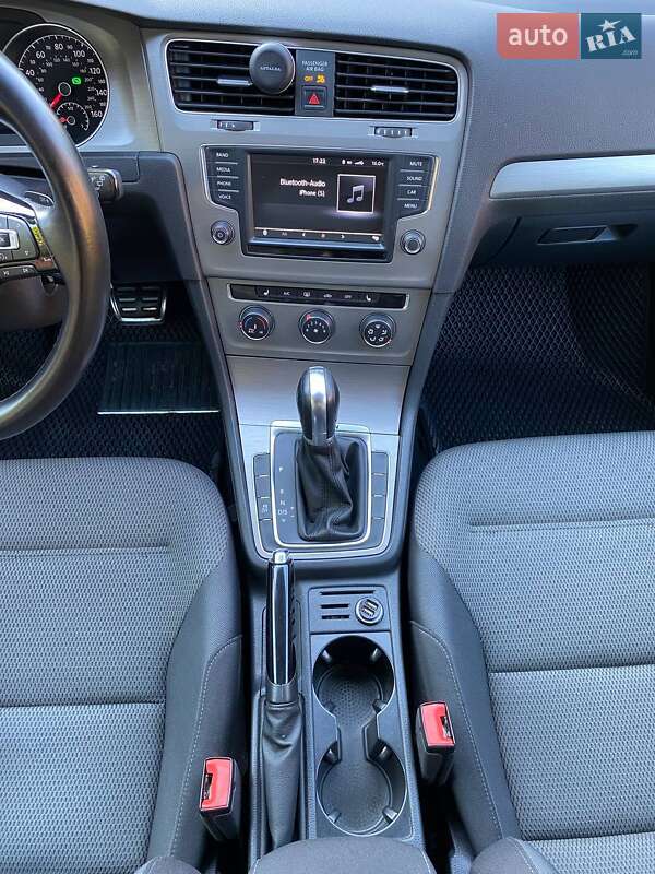 Універсал Volkswagen Golf 2016 в Одесі