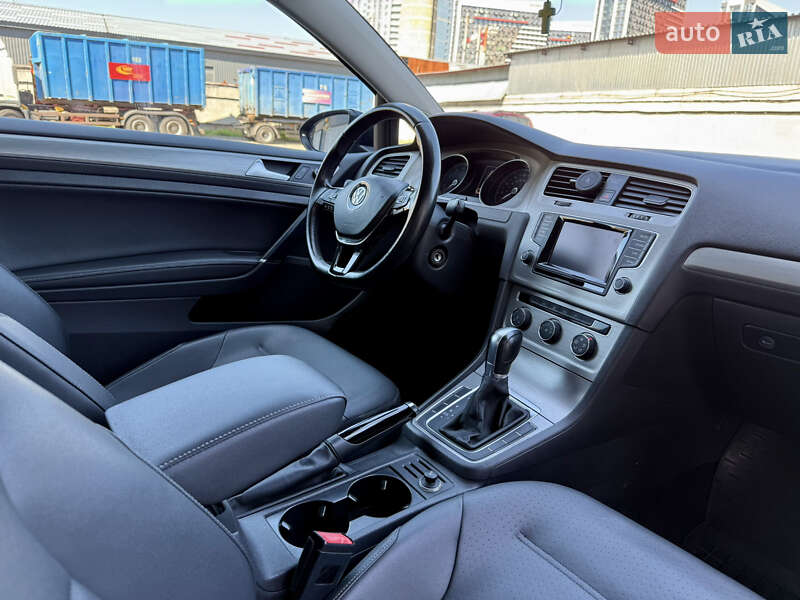 Хэтчбек Volkswagen Golf 2014 в Киеве