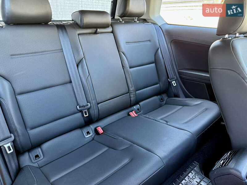 Хэтчбек Volkswagen Golf 2014 в Киеве