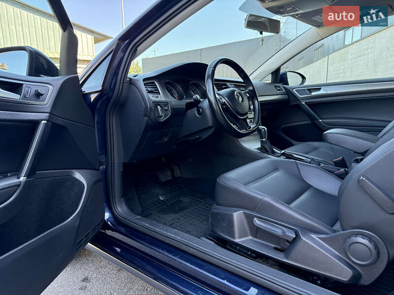 Хэтчбек Volkswagen Golf 2014 в Киеве