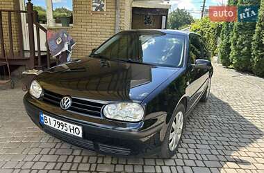 Хэтчбек Volkswagen Golf 2002 в Ирпене
