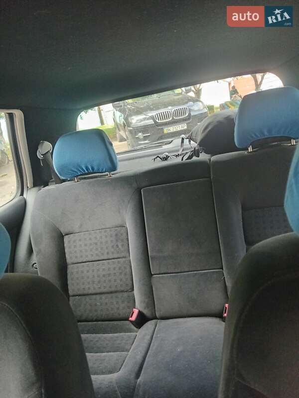 Хетчбек Volkswagen Golf 2002 в Рівному