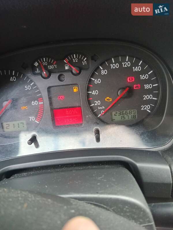 Хетчбек Volkswagen Golf 2002 в Рівному