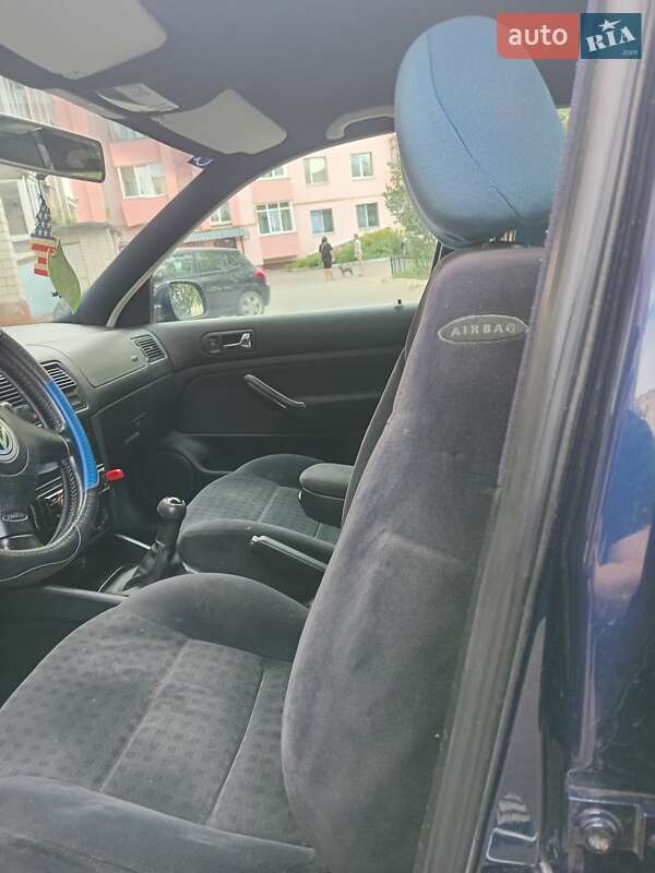 Хетчбек Volkswagen Golf 2002 в Рівному