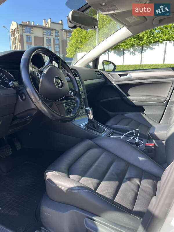 Хетчбек Volkswagen Golf 2015 в Києві