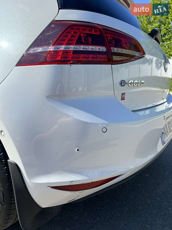 Хетчбек Volkswagen Golf 2015 в Києві