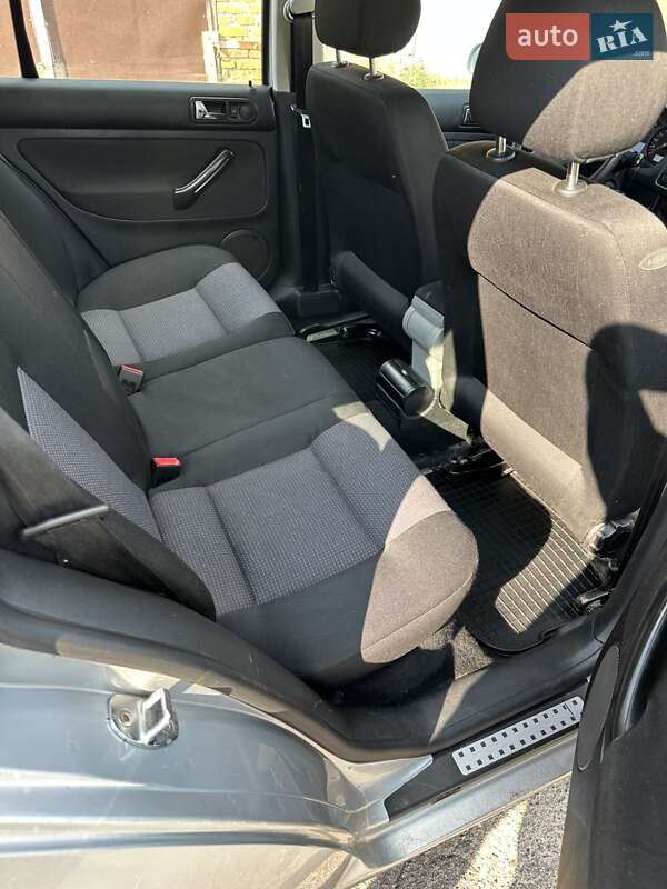 Універсал Volkswagen Golf 2001 в Полтаві