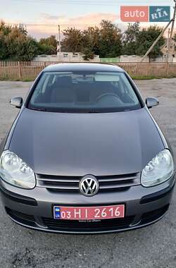 Хэтчбек Volkswagen Golf 2005 в Краснограде
