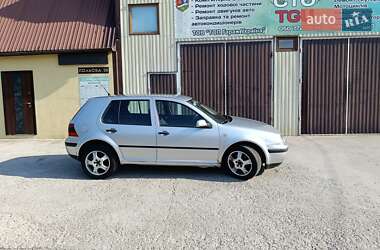 Хэтчбек Volkswagen Golf 2001 в Киеве