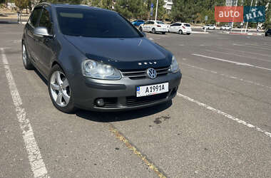Хэтчбек Volkswagen Golf 2005 в Николаеве