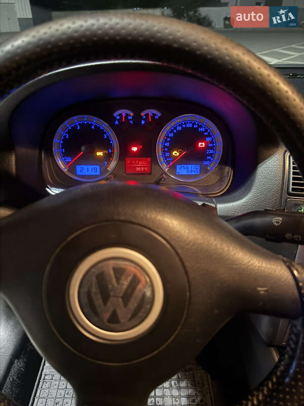 Хетчбек Volkswagen Golf 2003 в Тернополі