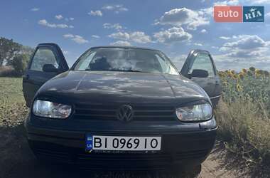 Хэтчбек Volkswagen Golf 2003 в Первомайске