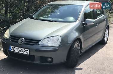 Хэтчбек Volkswagen Golf 2004 в Каменском