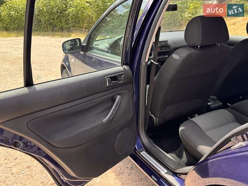 Хетчбек Volkswagen Golf 2003 в Вінниці