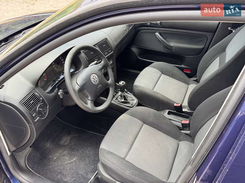 Хетчбек Volkswagen Golf 2003 в Вінниці