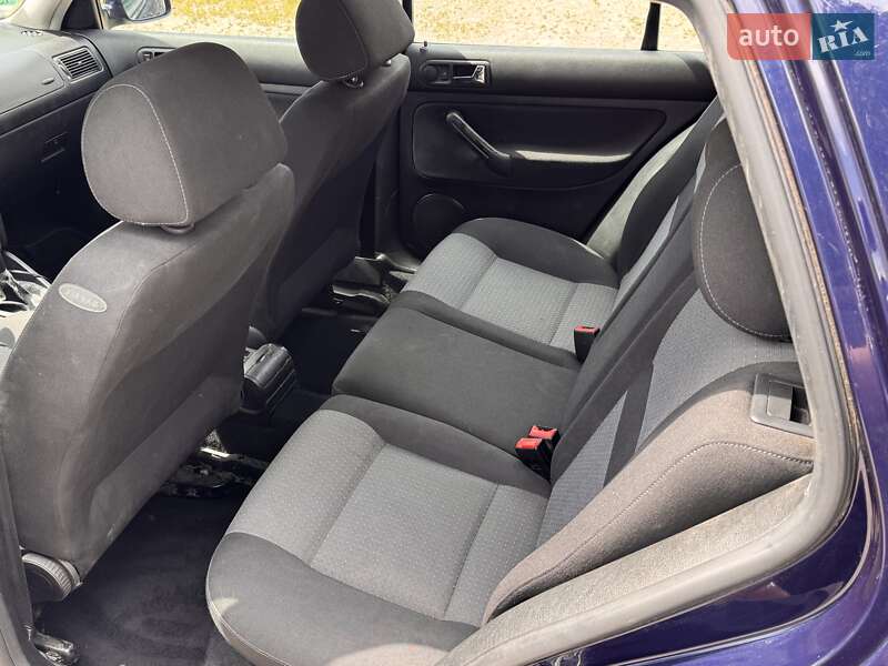 Хетчбек Volkswagen Golf 2003 в Вінниці