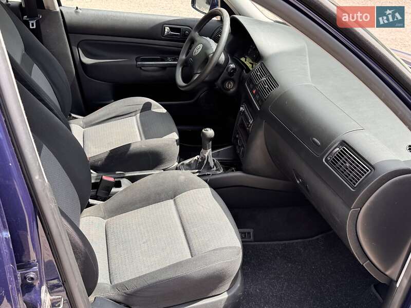 Хетчбек Volkswagen Golf 2003 в Вінниці