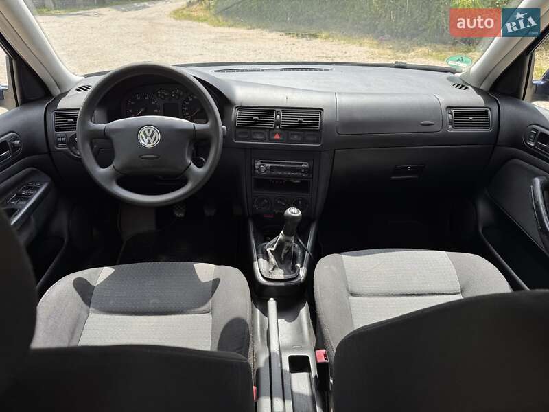 Хетчбек Volkswagen Golf 2003 в Вінниці
