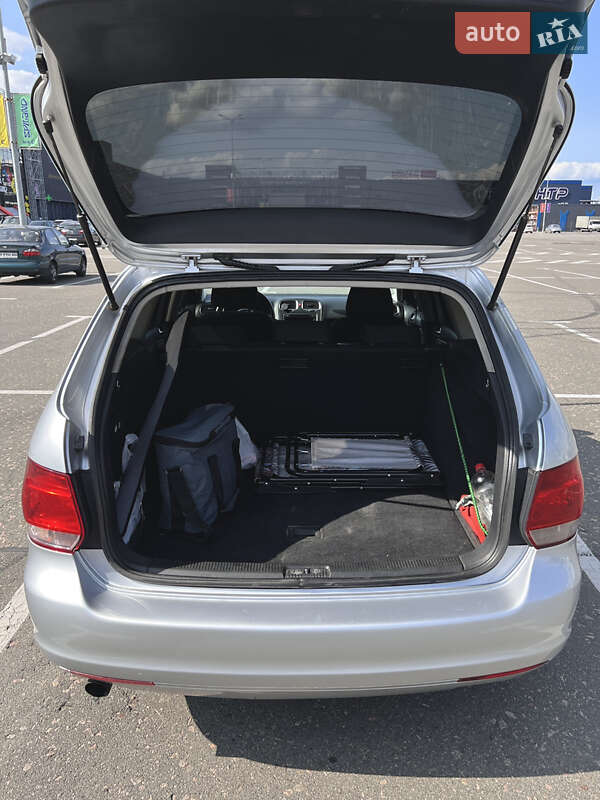 Универсал Volkswagen Golf 2011 в Киеве