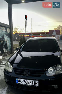 Хетчбек Volkswagen Golf 2004 в Мукачевому