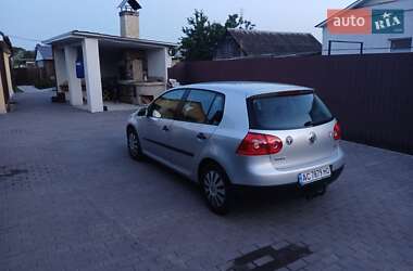 Хэтчбек Volkswagen Golf 2005 в Ахтырке