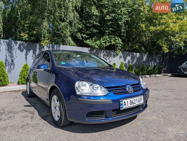 Хэтчбек Volkswagen Golf 2005 в Киеве