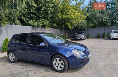 Хэтчбек Volkswagen Golf 2005 в Киеве