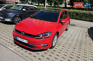 Хетчбек Volkswagen Golf 2017 в Києві